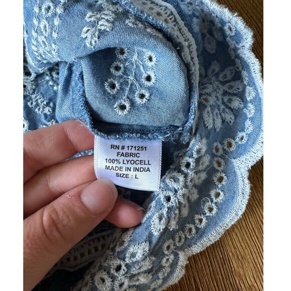 Jennifer & Grace Embroidered Floral Pattern Top Size Large - Picture 3 of 6